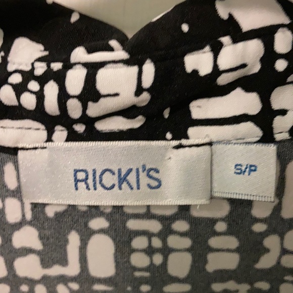 Small Ricki’s black and white top - Picture 2 of 4